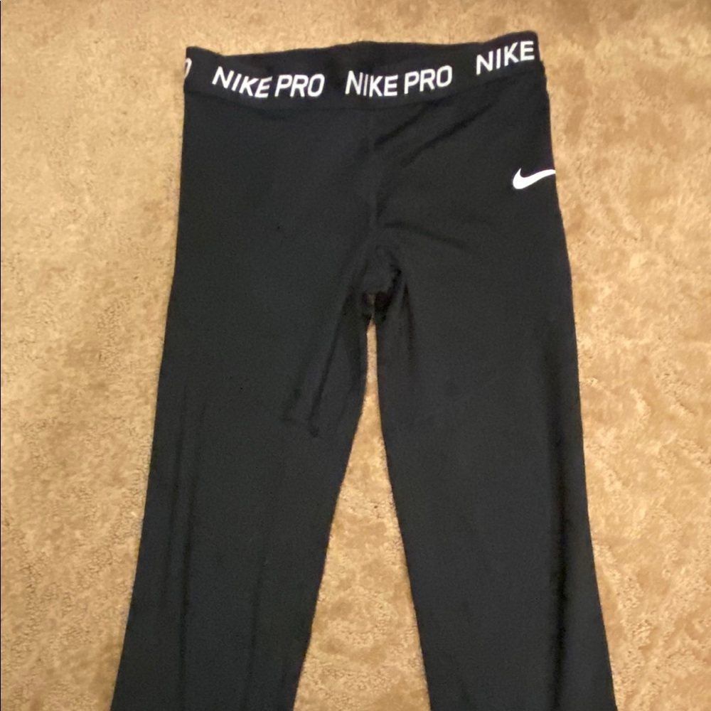 Nike Pro Capri pants-Black, Medium. Worn once!